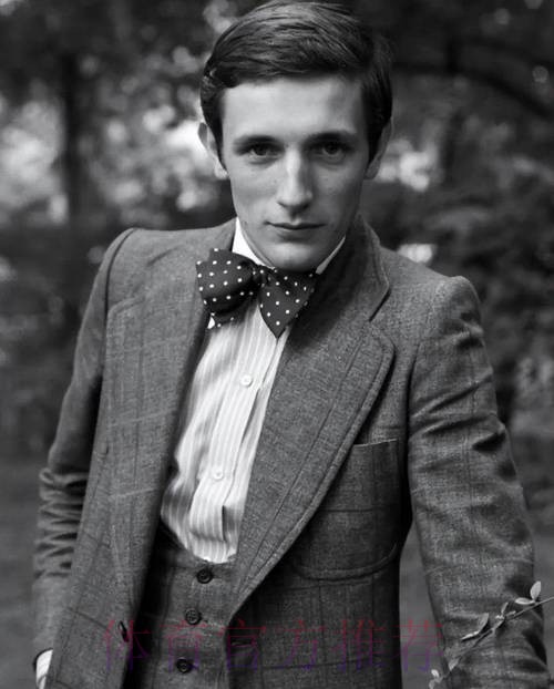 老佛爷:有俱乐部20年内向裁判支付800万 这不正常 老佛爷:有俱乐部20年内向裁判支付800万 这不正常